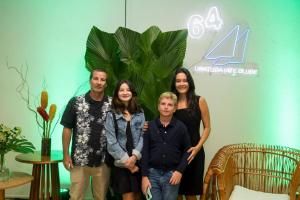 U996437